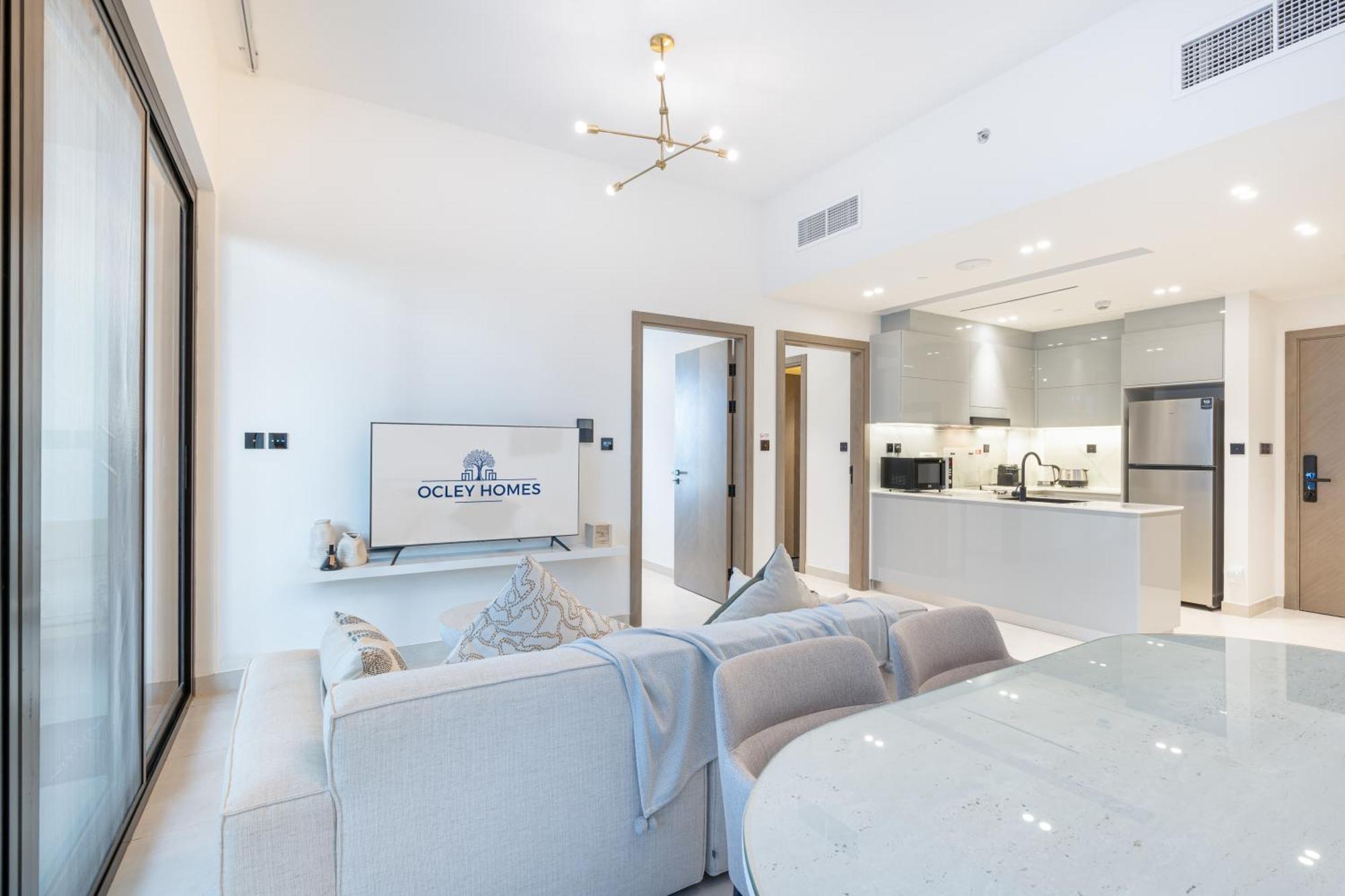 Stylish With Direct Pool Access By The Canal